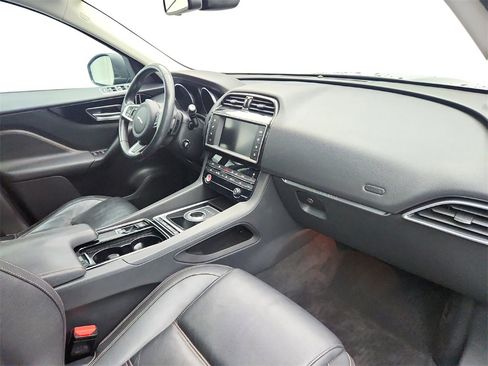 Used 2018 Jaguar F-PACE Prestige image 24