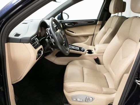 Certified 2023 Porsche Macan image 16