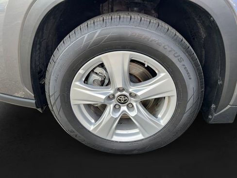 Certified 2024 Toyota Highlander LE image 11