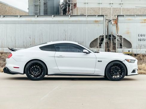 Used 2017 Ford Mustang GT Premium image 11