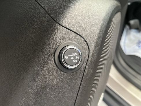 Used 2023 GMC Acadia SLT image 14