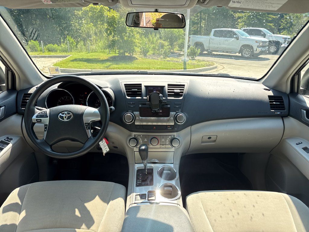 Used 2012 Toyota Highlander 4WD w/ Tech Pkg image 14