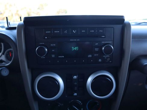 Used 2009 Jeep Wrangler Unlimited Sahara w/ Dual Top Group image 21