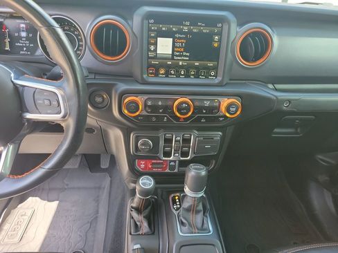 Used 2023 Jeep Gladiator Mojave w/ Cold Weather Group image 25