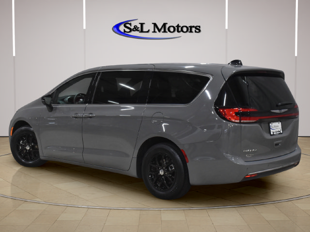 Certified 2025 Chrysler Pacifica Select FWD image 4