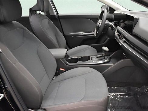 Used 2025 Kia K4 image 21