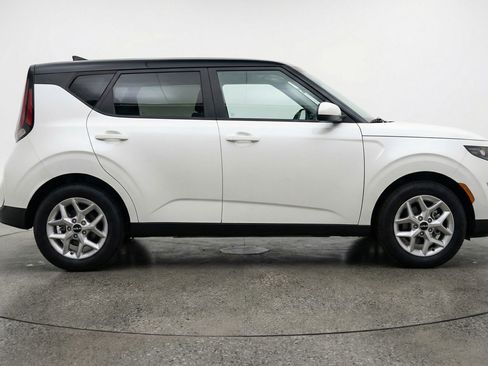 Used 2025 Kia Soul LX w/ LX Technology Package FWD image 11