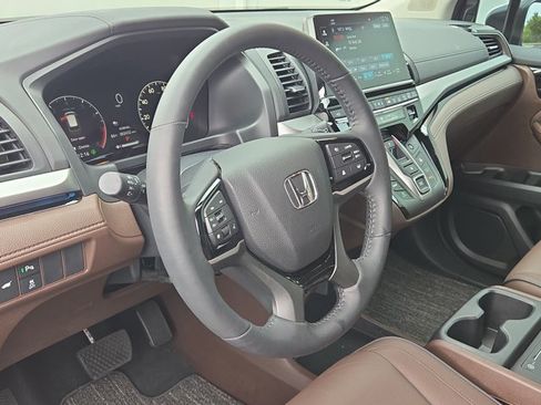 Certified 2026 Honda Odyssey Touring image 9