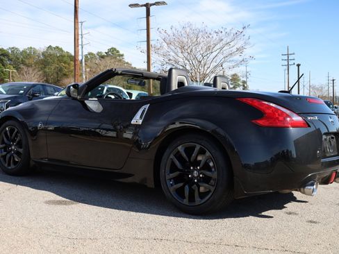 Used 2017 Nissan 370Z Touring image 24