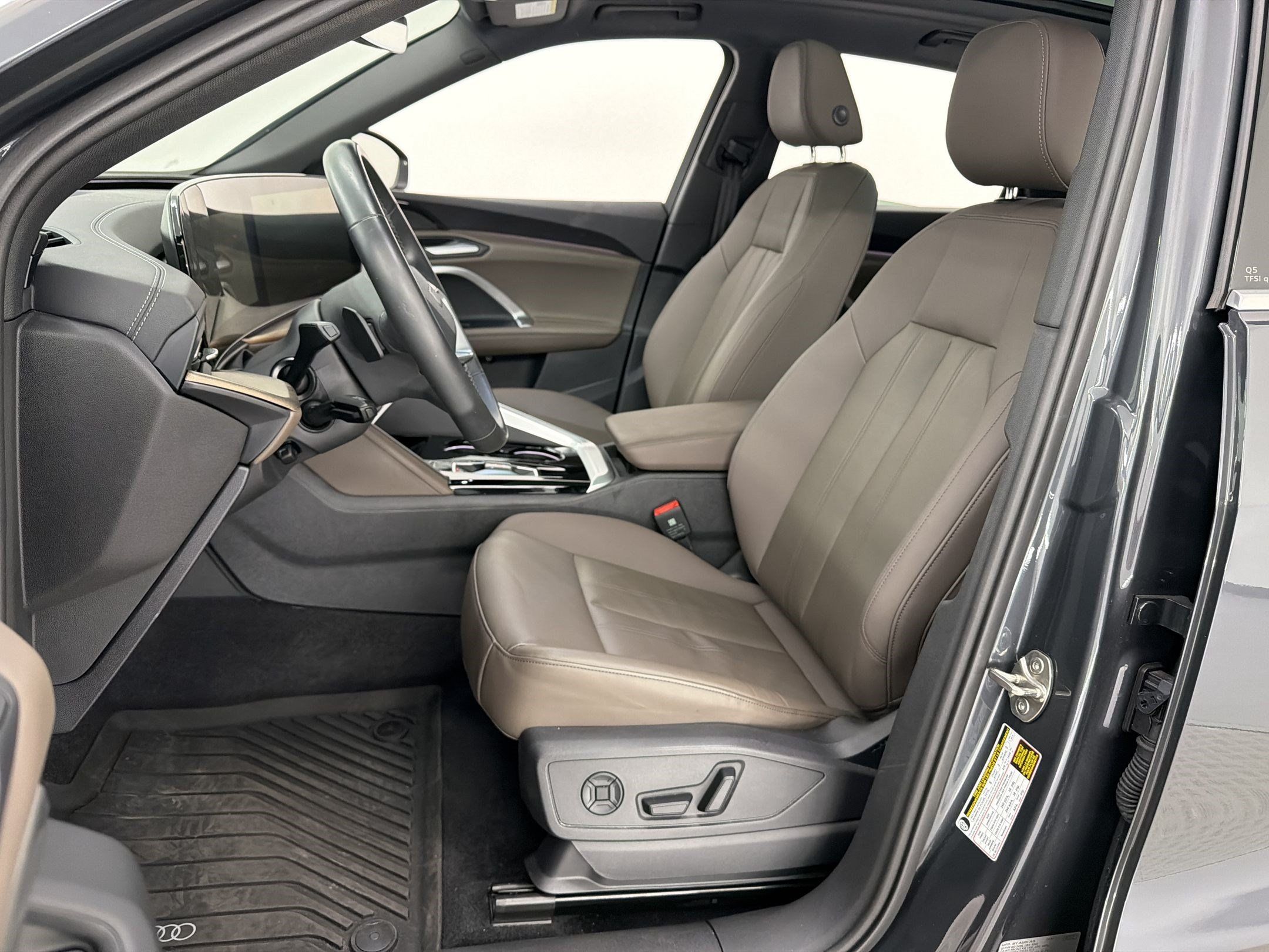 Certified 2025 Audi Q5 Premium w/ Convenience Package AWD/4WD image 29