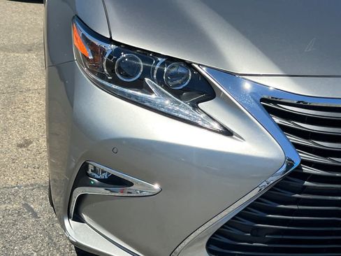 Used 2018 Lexus ES 350 w/ Luxury Package w/Wood Trim FWD image 14