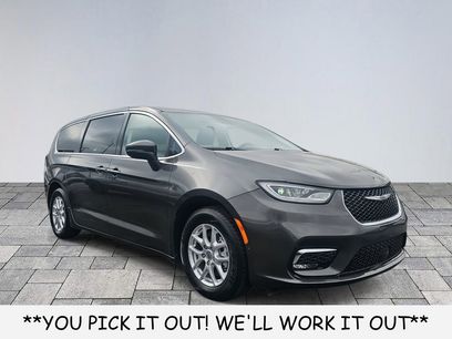 Used 2023 Chrysler Pacifica Touring-L