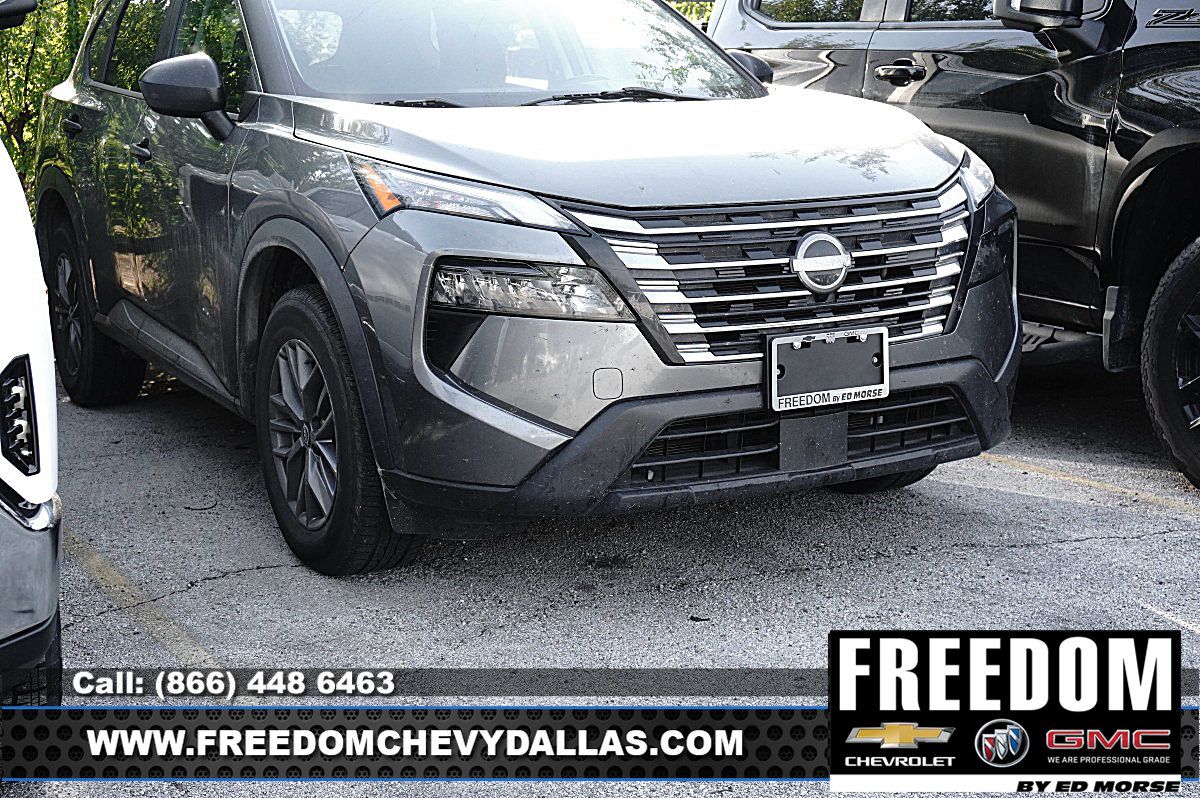Used 2024 Nissan Rogue S AWD/4WD image 2