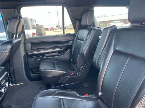 Used 2020 Ford Expedition XLT w/ Equipment Group 202A AWD/4WD image 18