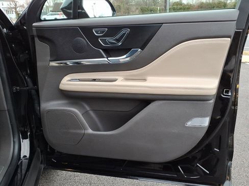 Certified 2023 Lincoln Corsair AWD image 11