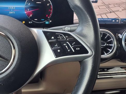 Used 2025 Mercedes-Benz GLB 250 w/ Exclusive Package image 23