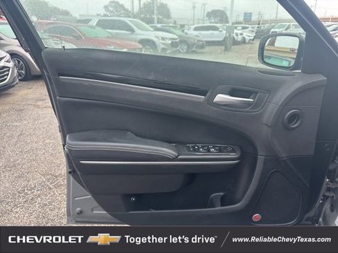Used 2017 Chrysler 300 S image 18