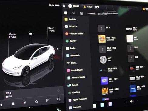 Used 2023 Tesla Model 3 Standard Range image 14