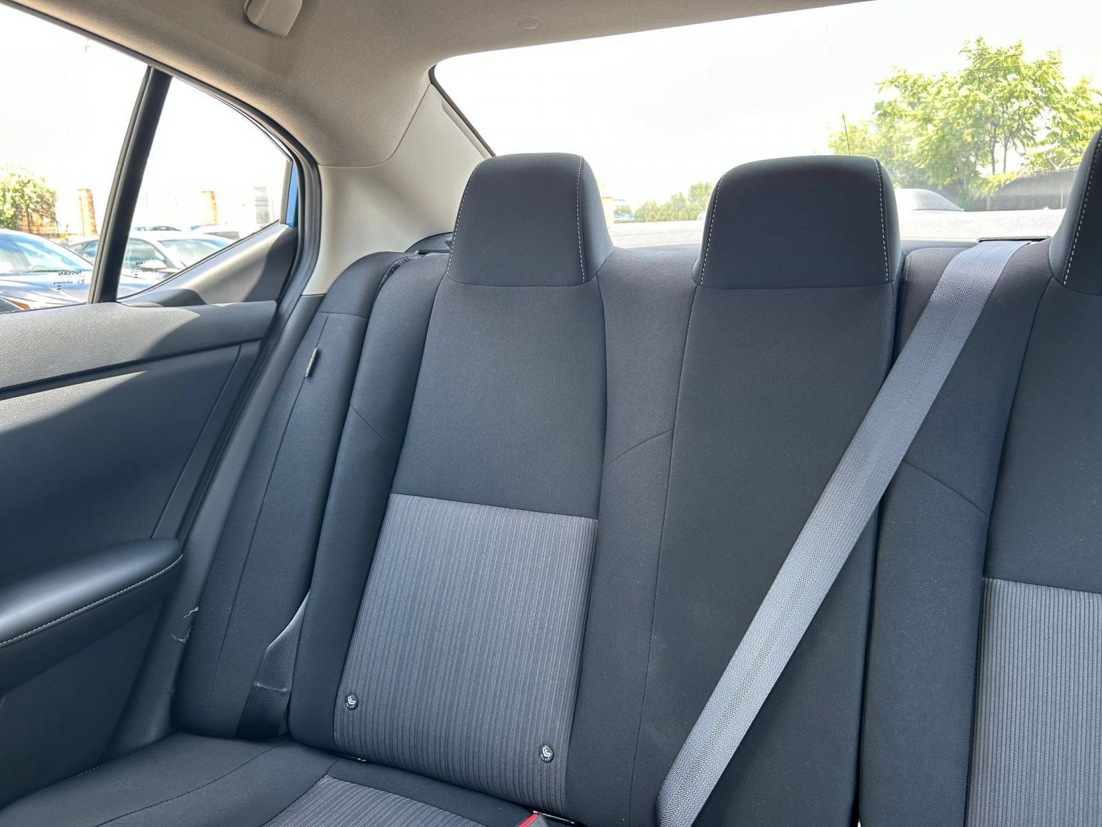 Used 2025 Nissan Sentra SV FWD image 33
