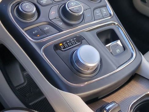 Used 2015 Chrysler 200 C w/ Navigation & Sound Group I image 38