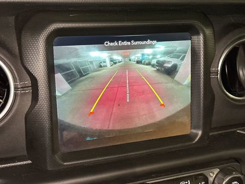 Used 2022 Jeep Wrangler Unlimited Sahara w/ Cold Weather Group AWD/4WD image 26