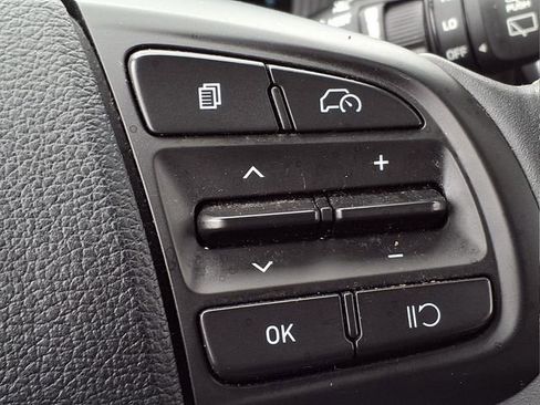 Certified 2025 Hyundai Venue SEL image 22