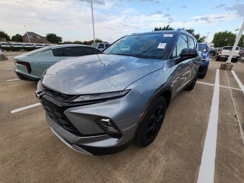 Used 2024 Chevrolet Blazer LT w/ Convenience Package FWD image 3
