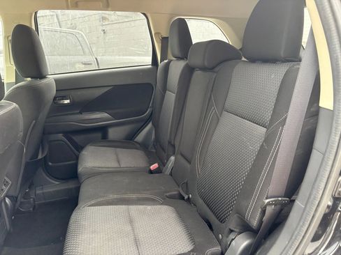 Used 2020 Mitsubishi Outlander ES image 14