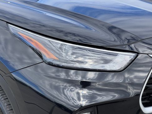 Used 2025 Toyota Highlander LE FWD image 11