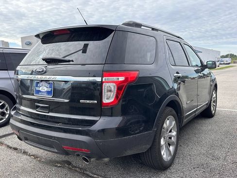 Used 2014 Ford Explorer XLT w/ Equipment Group 202A FWD image 4