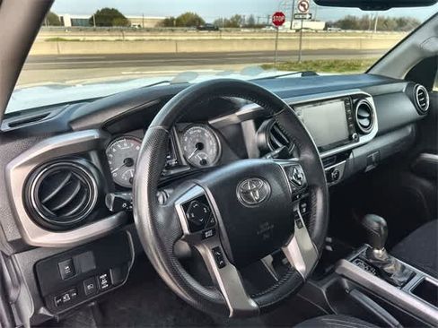Used 2021 Toyota Tacoma SR5 w/ Trail Edition image 15