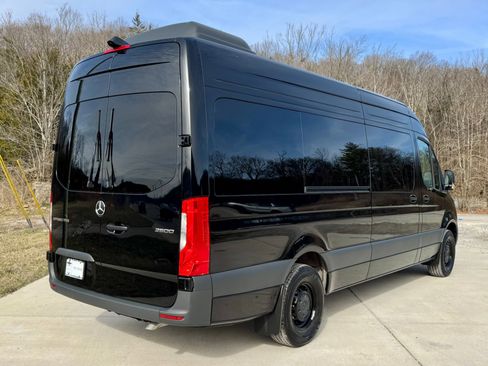 Used 2025 Mercedes-Benz Sprinter 2500 image 3