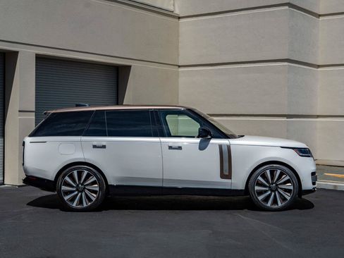 Used 2022 Land Rover Range Rover SV AWD/4WD image 4