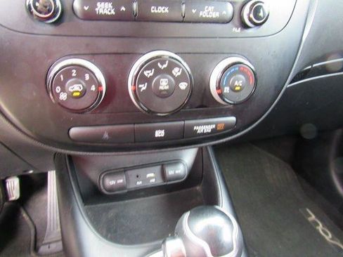 Used 2016 Kia Soul + image 21