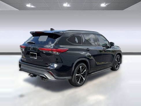 Used 2021 Toyota Highlander XSE FWD image 9