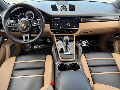 Certified 2023 Porsche Cayenne Turbo S AWD/4WD image 23