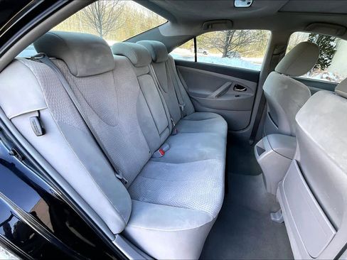 Used 2011 Toyota Camry LE image 19