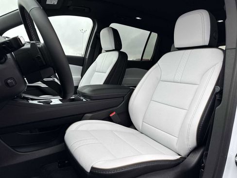 New 2026 Chevrolet Traverse High Country w/ LPO, Floor Liner Package FWD image 13