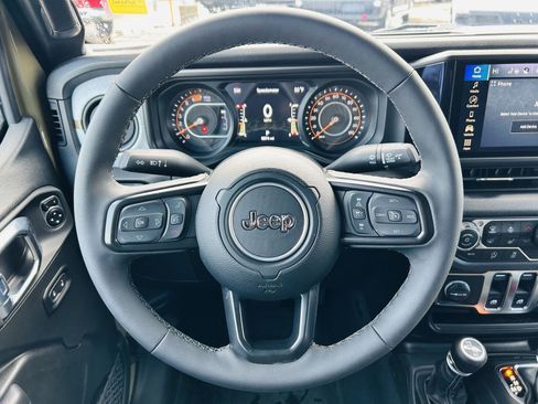 Used 2025 Jeep Wrangler Sport image 13