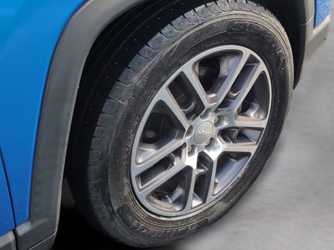 Used 2018 Jeep Compass Latitude w/ Popular Equipment Group image 13