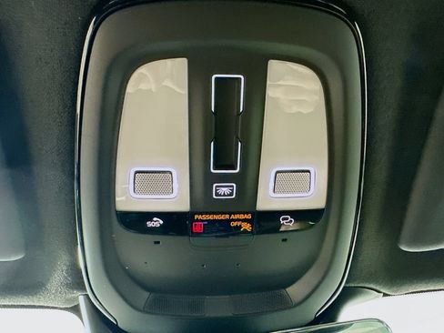 Used 2024 Volvo XC40 B5 Ultimate w/ Climate Package AWD/4WD image 30