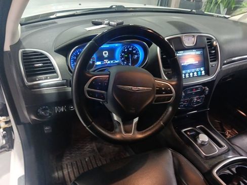 Used 2019 Chrysler 300 Limited RWD image 5