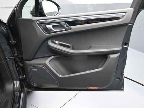 Certified 2026 Porsche Macan AWD/4WD image 28