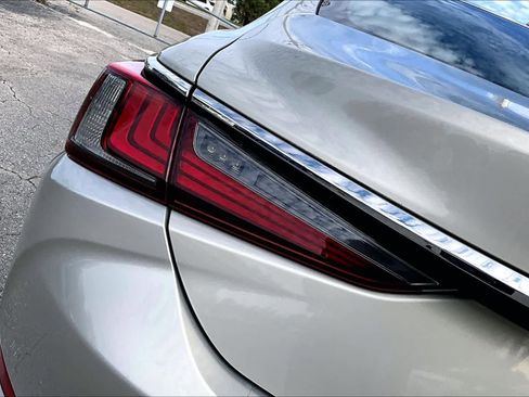 Used 2023 Lexus ES 350 image 28