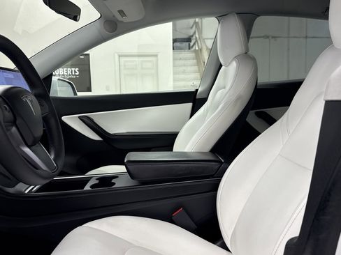 Used 2021 Tesla Model Y Performance image 4