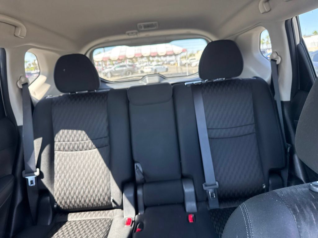Used 2018 Nissan Rogue SV w/ Premium Package AWD/4WD image 15