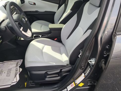 Used 2017 Toyota Prius Two FWD image 18