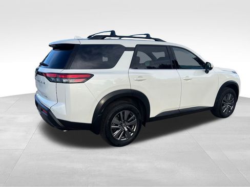 Used 2024 Nissan Pathfinder SV image 6