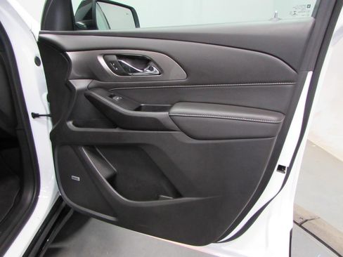 Used 2023 Chevrolet Traverse Premier w/ Redline Edition FWD image 17