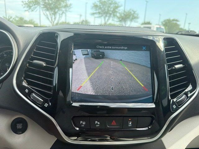Used 2022 Jeep Cherokee Limited AWD/4WD image 32
